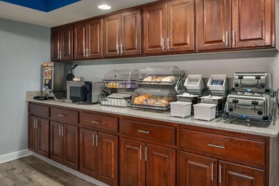 Baymont Inn & Suites by Wyndham Swanton/Toledo Airport