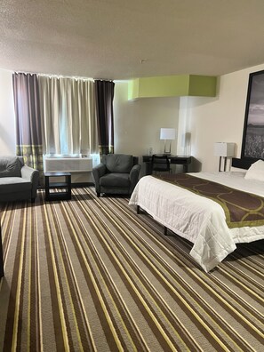 Suite, 1 King Bed, Microwave | Premium bedding, desk, laptop workspace, soundproofing - Super 8 by Wyndham Nebraska City (Percival)