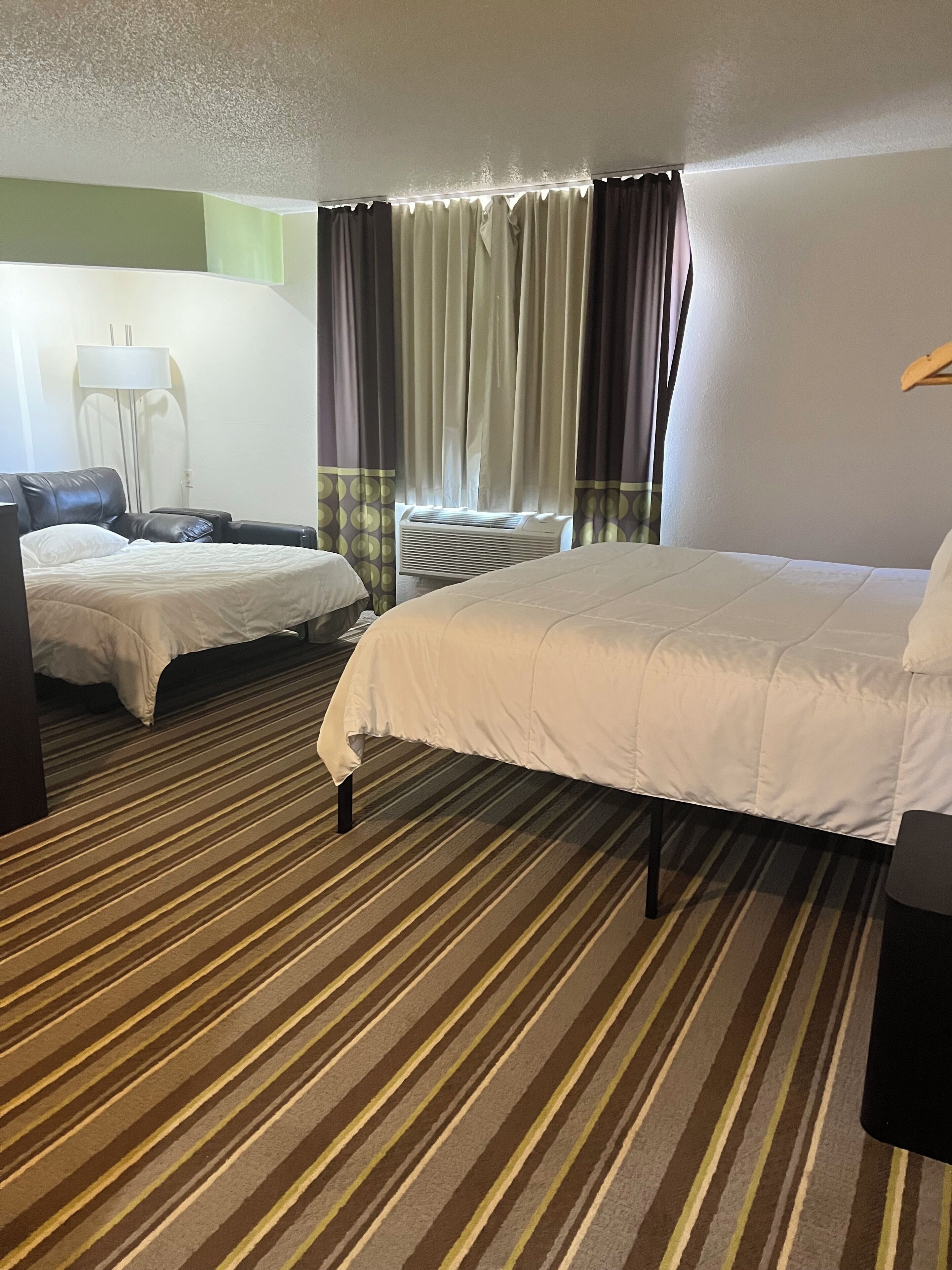 Suite, 1 King-Bett, Mikrowelle | Hochwertige Bettwaren, Schreibtisch, laptopgeeigneter Arbeitsplatz