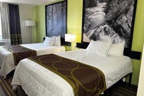 Habitación, 2 camas Queen size, para no fumadores | Ropa de cama de alta calidad y escritorio