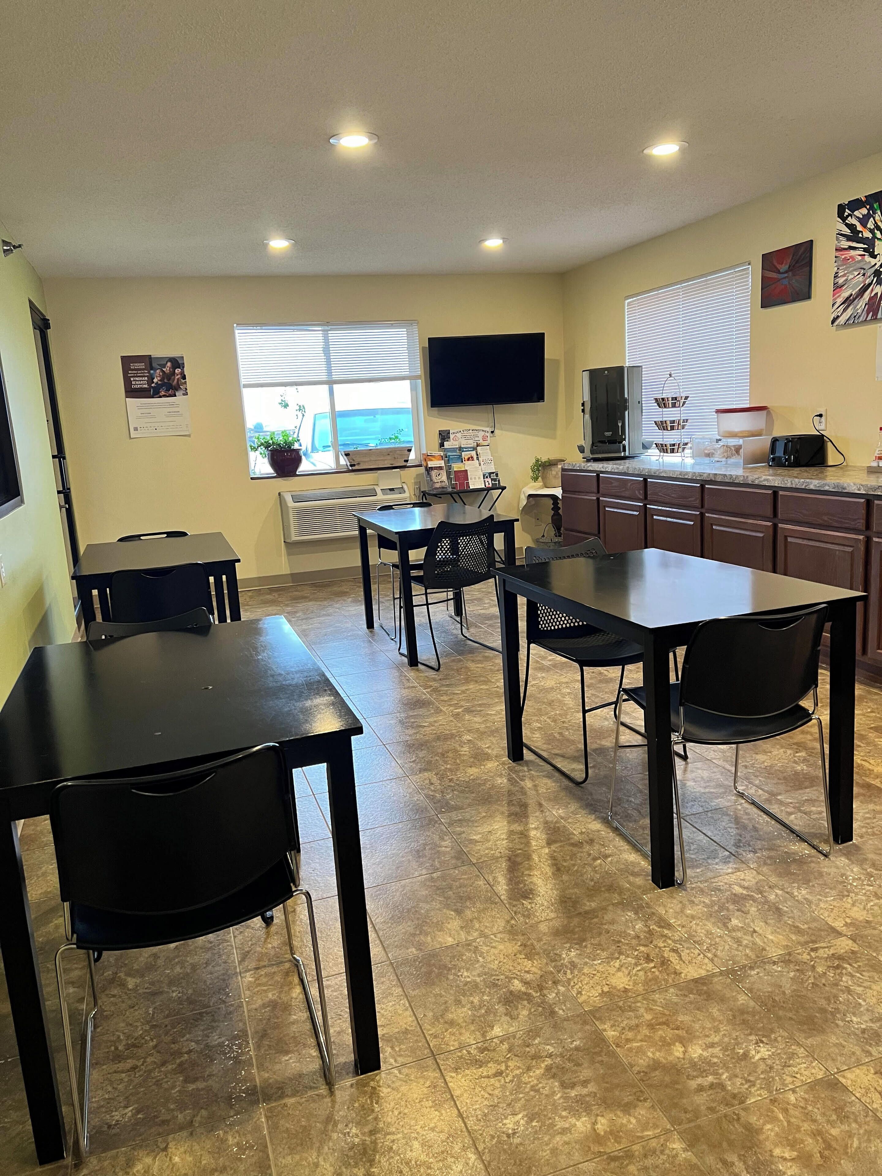 Petit déjeuner complet compris tous les jours