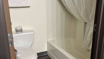 Combined shower/tub, deep soaking tub, free toiletries, hair dryer