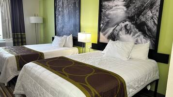 Quarto, 2 camas Queen, para não fumantes | Roupas de cama premium, escrivaninha, espaço de trabalho para notebook