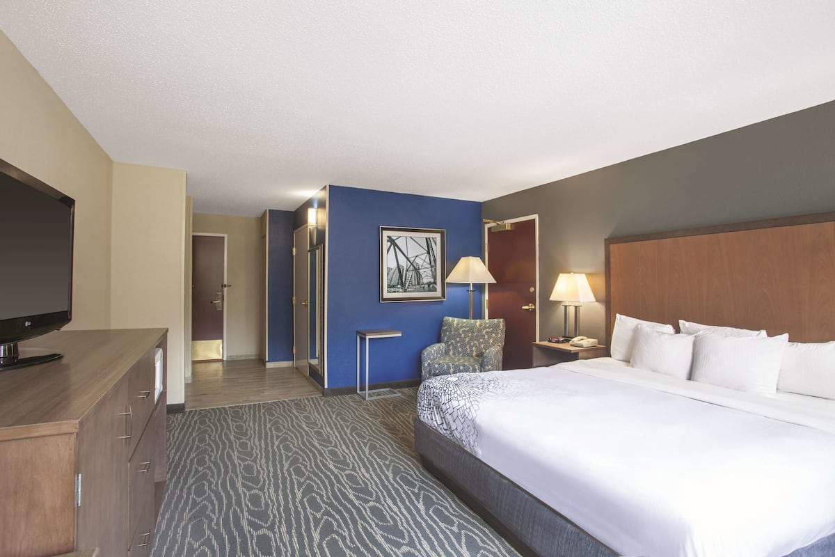 Pillow-top beds, desk, iron/ironing board, free WiFi