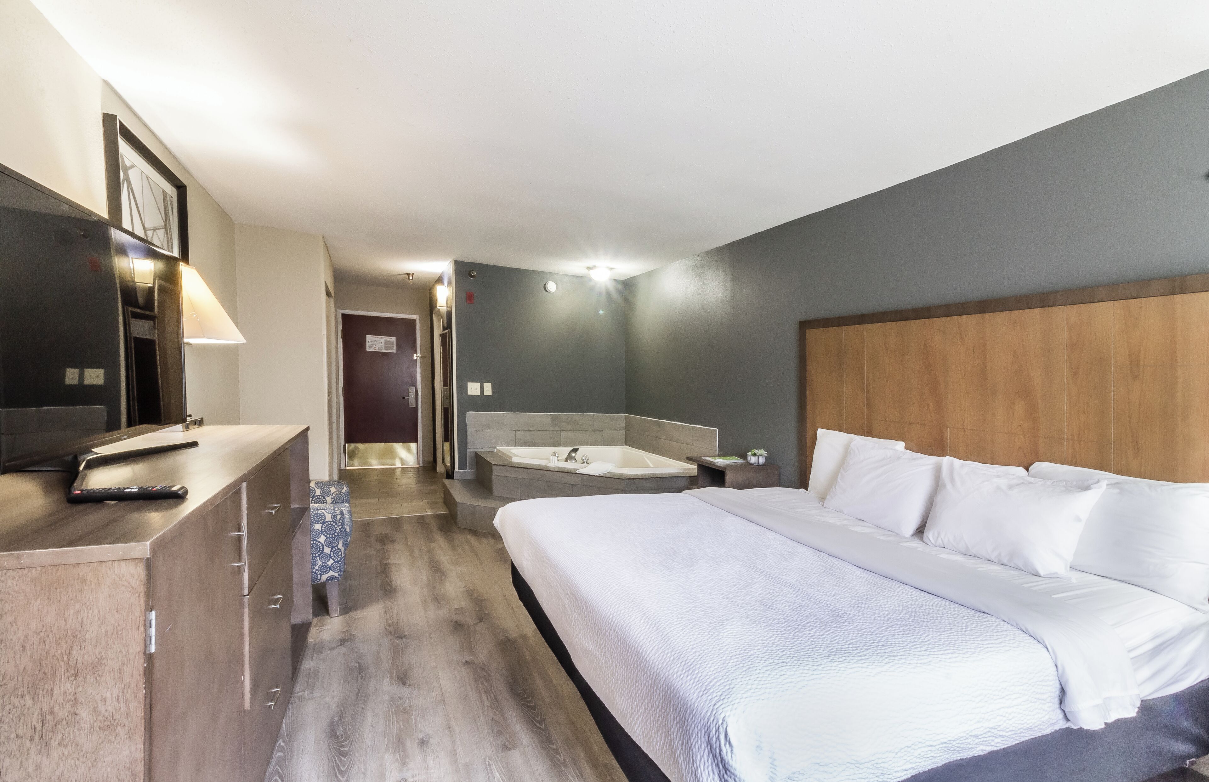 Suite estudio Deluxe, 1 cama de matrimonio grande, no fumadores | Colchones con acolchado adicional y escritorio