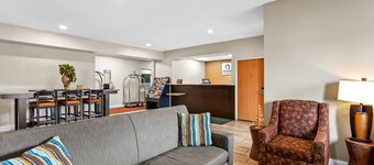 ควอลิตี้ อินน์ ซอว์เยอร์  