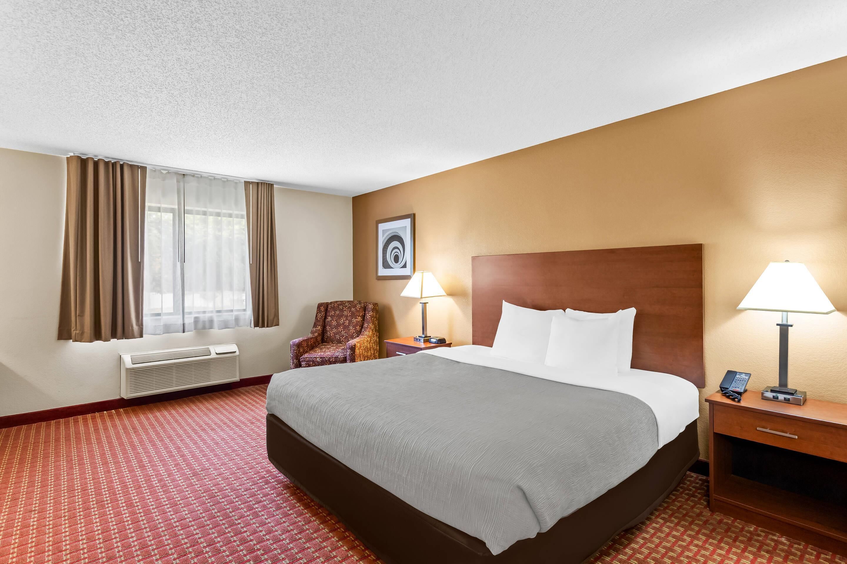 Kamar Standar, 1 Tempat Tidur King, Bebas Asap Rokok | Tirai kedap cahaya dan setrika/meja setrika