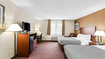 ستائر تعتيم ومكواة/لوح كي وأسرّة قابلة للطي وملاءات أسرّة