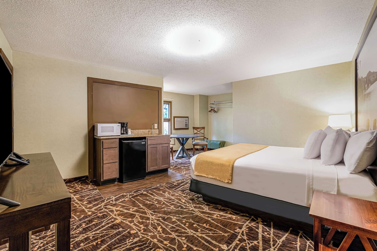 In-room safe, desk, iron/ironing board, free cots/infant beds
