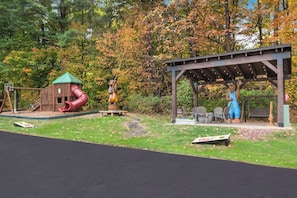 Exterior - Super 8 by Wyndham Lake George/Downtown (Lake George)