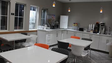 Free daily continental breakfast