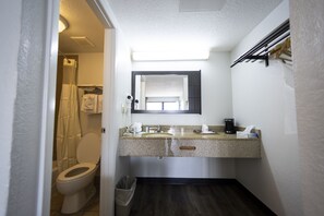 Room, 2 Queen Beds, Non Smoking | Bathroom | Combined shower/tub, towels - Ocean Breeze Inn (St. Augustine)