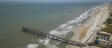 Beach nearby, white sand, 3 beach bars