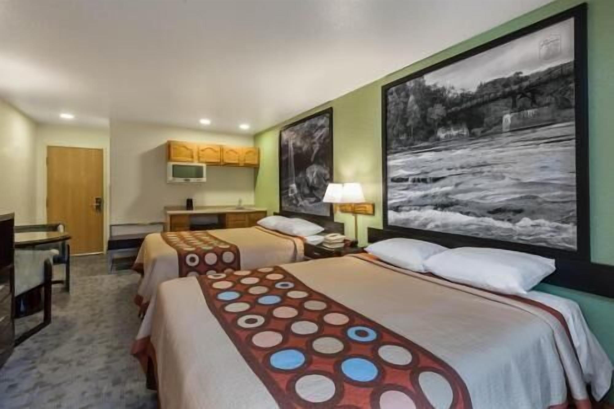 Desk, iron/ironing board, rollaway beds, free WiFi