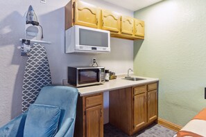 Desk, iron/ironing board, rollaway beds, free WiFi
