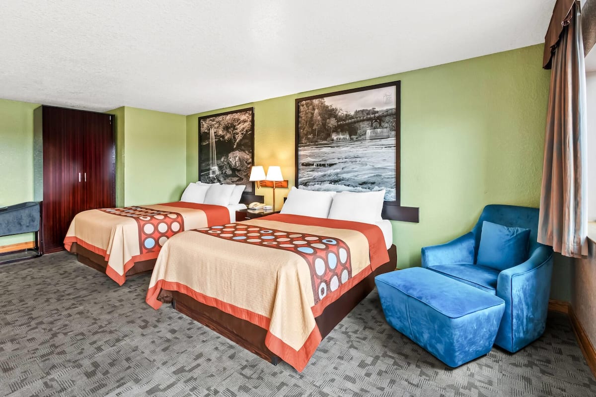 Desk, iron/ironing board, rollaway beds, free WiFi