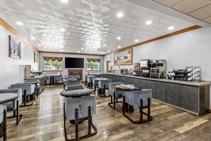 Free daily continental breakfast