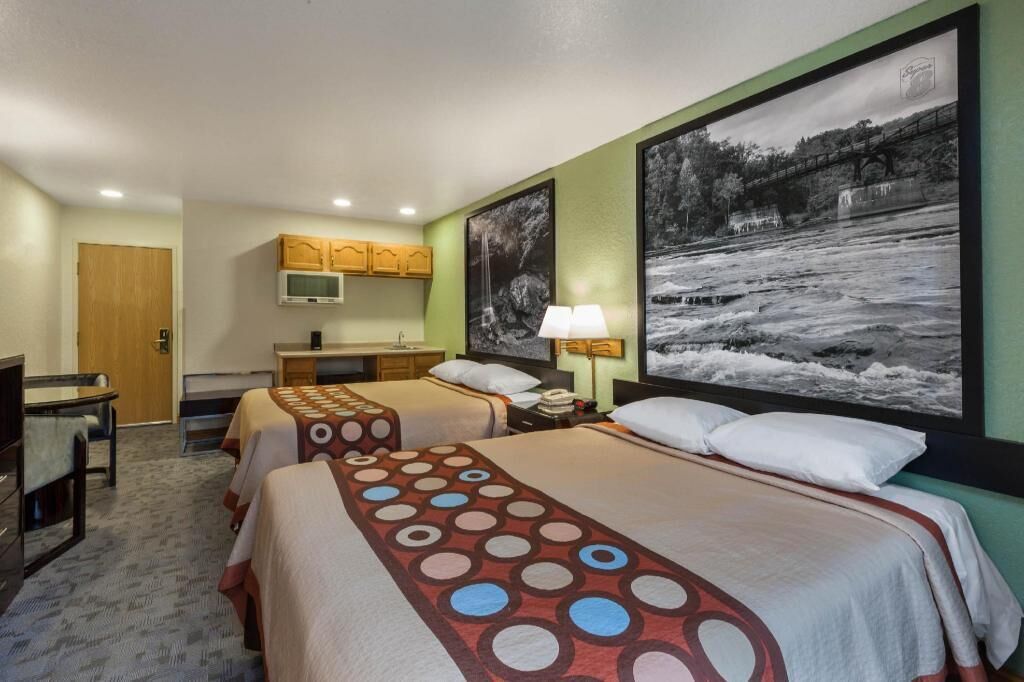 Desk, iron/ironing board, rollaway beds, free WiFi