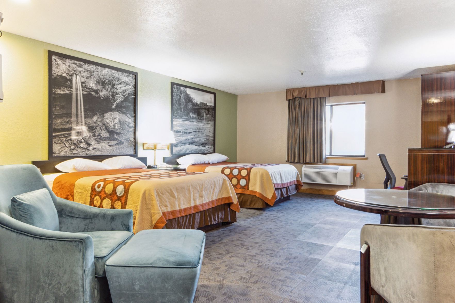 Desk, iron/ironing board, rollaway beds, free WiFi