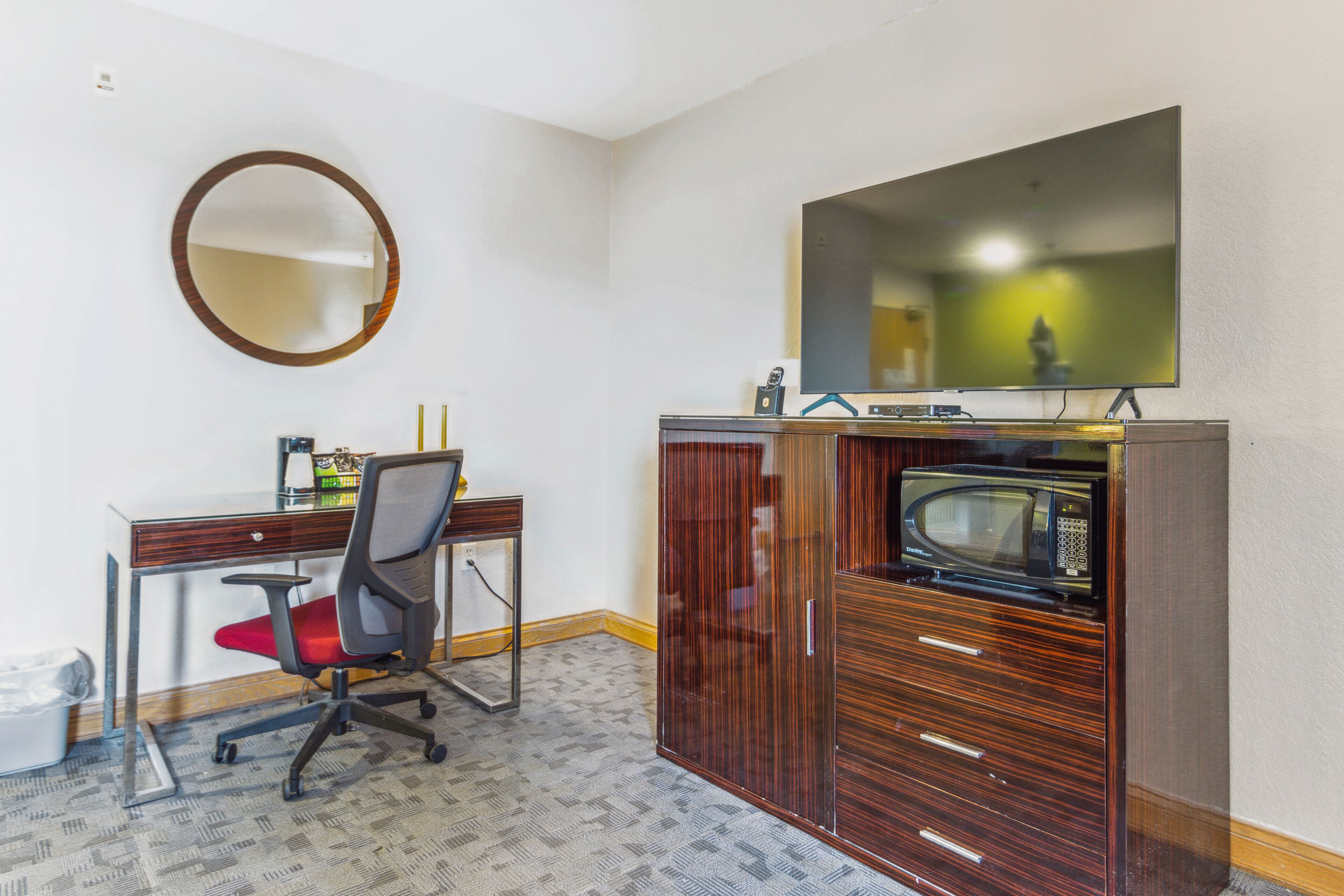 Desk, iron/ironing board, rollaway beds, free WiFi