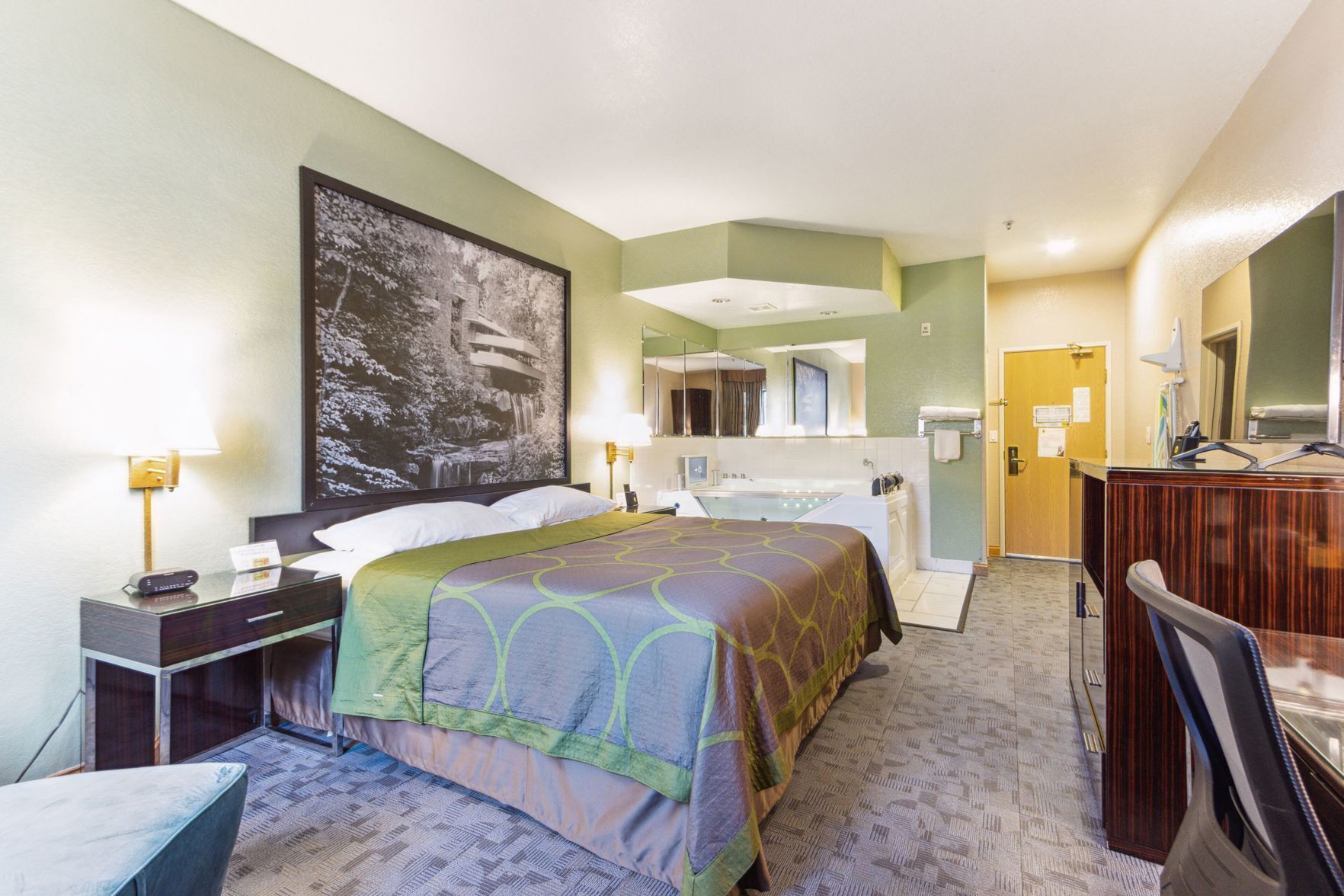 Desk, iron/ironing board, rollaway beds, free WiFi