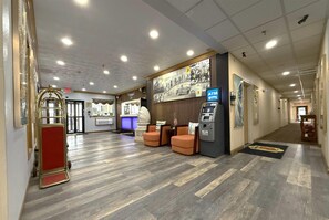Lobby - Super 8 by Wyndham Uniontown PA (Uniontown)