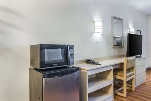 Kamar Standar, 2 Tempat Tidur Double, Bebas Asap Rokok | Meja kerja, tirai kedap cahaya, Wi-Fi gratis, dan seprai linen