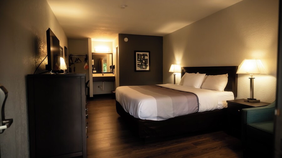 Quality Inn & Suites Columbus West