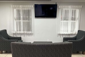 Lobby - Quality Inn & Suites Columbus West (Columbus)