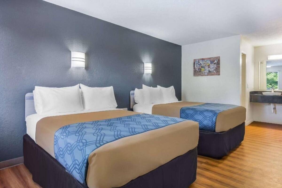 Desk, blackout curtains, free WiFi, bed sheets