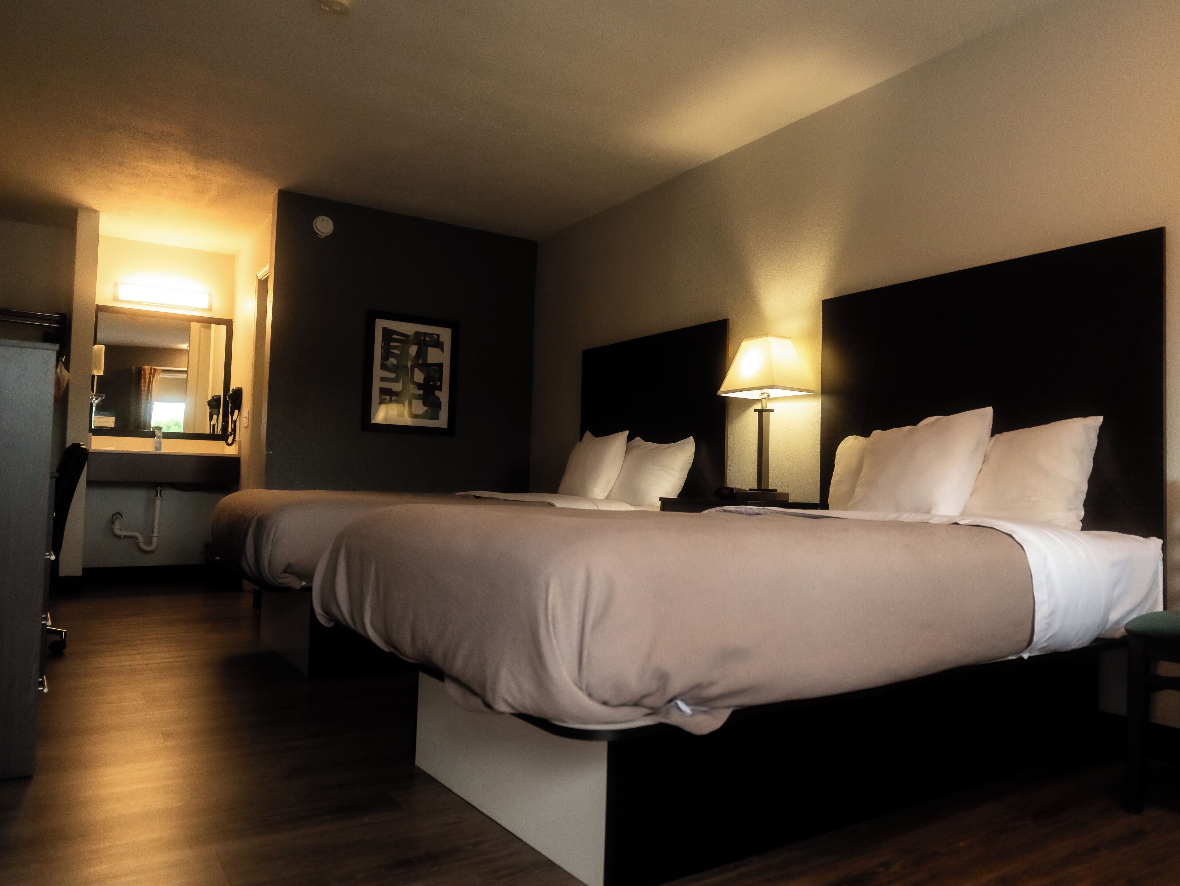 Standaard kamer, 1 kingsize bed, niet-roken | Een bureau, verduisterende gordijnen, gratis wifi, beddengoed