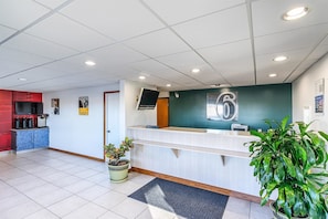 Reception - Motel 6 Urbana, IL (Urbana)