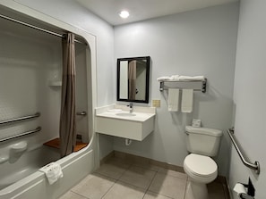 Salle de bain accessible aux personnes à mobilité réduite
