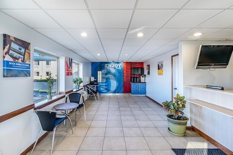 Lobby sitting area. Motel 6 Urbana, IL