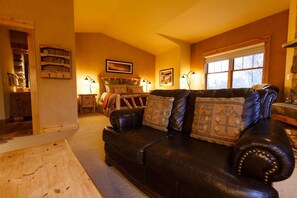 Suite, 1 King Bed, Wood Burning Fireplace