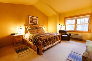 Room, 1 King Bed, Wood Burning Fireplace | Premium bedding, minibar, desk, iron/ironing board - Niwot Inn & Spa (Longmont)