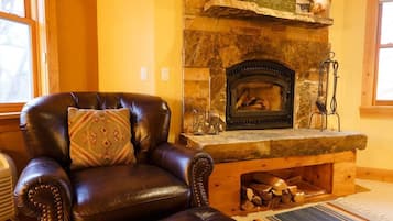 Ropa de cama de alta calidad, minibar y escritorio