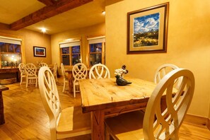 Free continental breakfast  - Niwot Inn & Spa (Longmont)