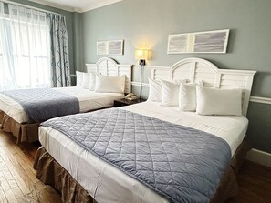 Individually decorated, individually furnished, desk, iron/ironing board - Ponce De Leon Hotel (St. Petersburg)