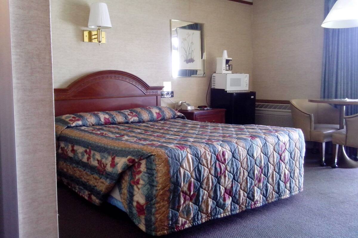 Quarto Standard, 1 cama Queen | Berços (sobretaxa), camas extras/dobráveis (sobretaxa)