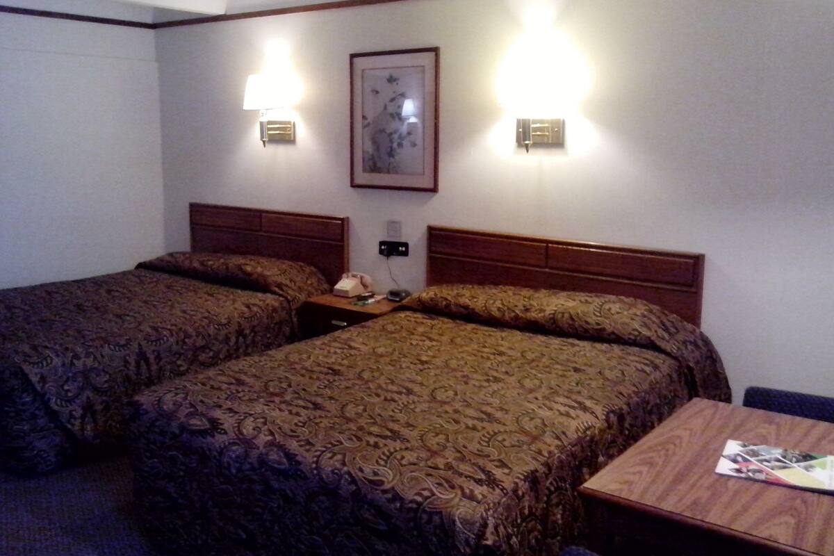 Quarto Standard, 2 camas Queen | Berços (sobretaxa), camas extras/dobráveis (sobretaxa)