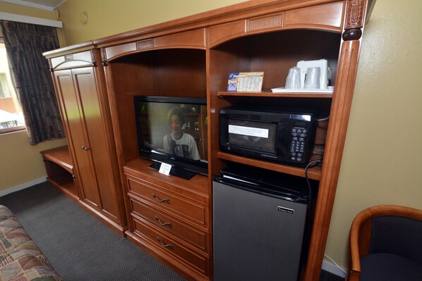 Mini-refrigerator - Gateway Inn (Red Bluff)