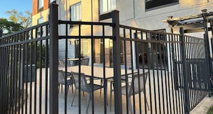 Holiday Inn Express & Suites Prospect Heights by IHG