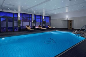 Indoor pool, sun loungers