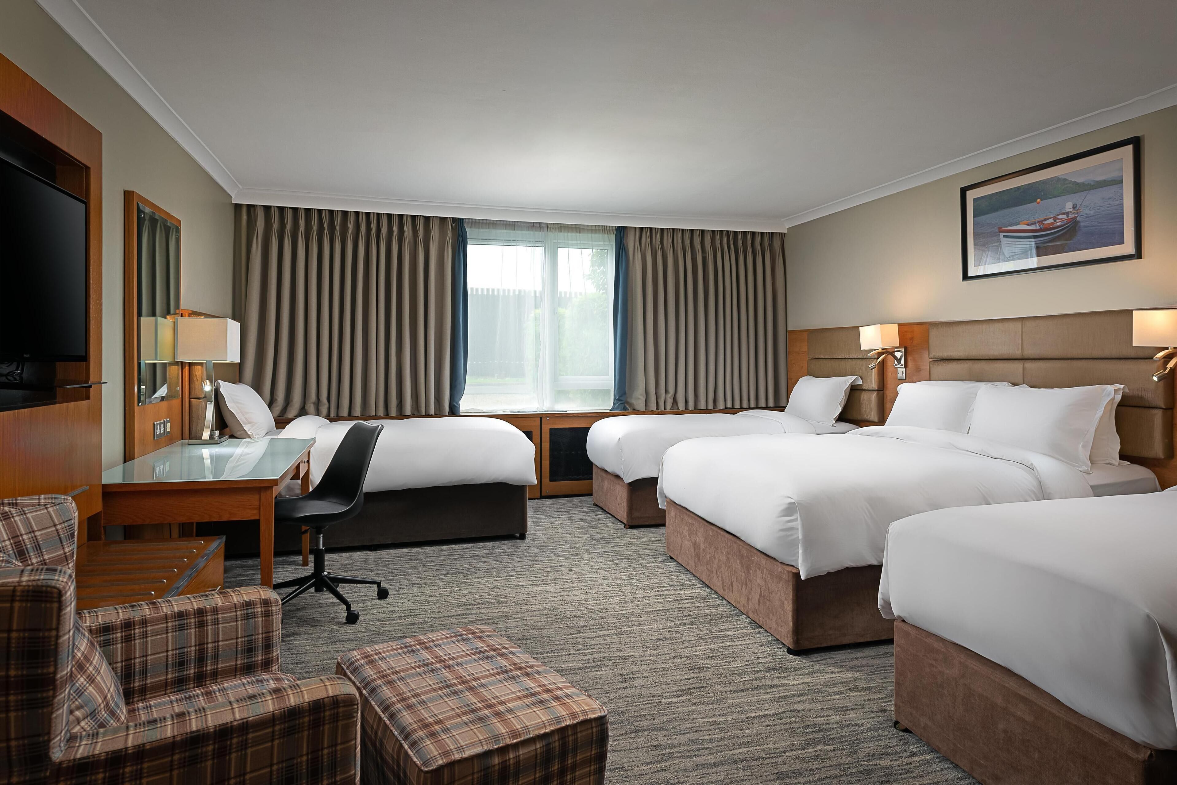 family room, garden view | premium bedding, minibar, in-room safe, desk