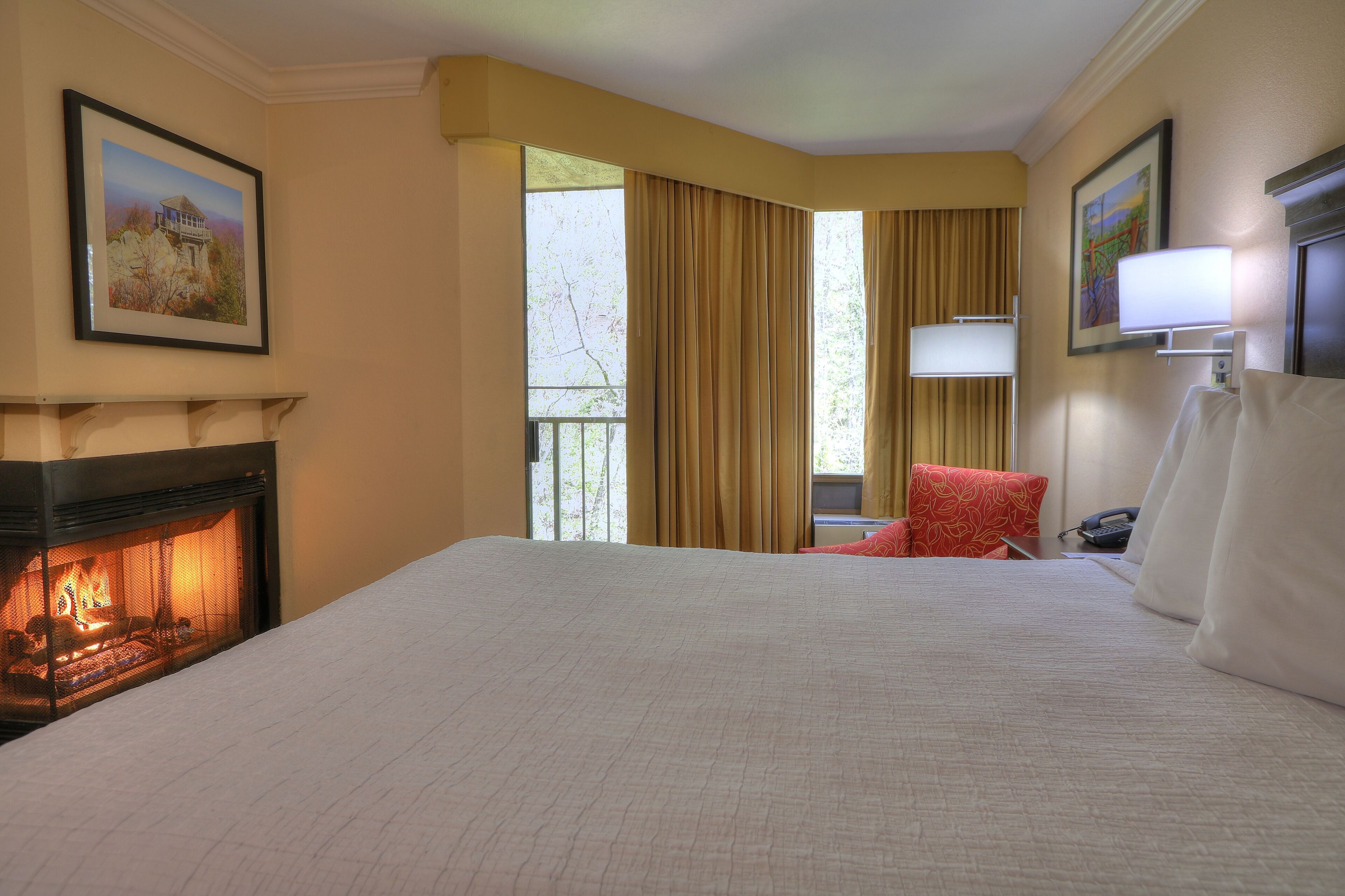 romantic room, jetted tub (queen bed) | 1 bedroom, desk, iron/ironing board, free wifi