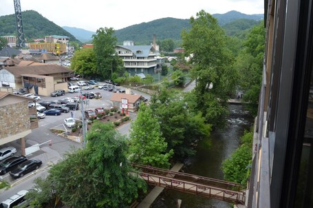Edgewater Hotel Gatlinburg - Image 9