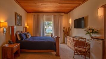 Chambre Deluxe, 1 très grand lit, vue océan | Literie de qualité supérieure, coffres-forts dans les chambres