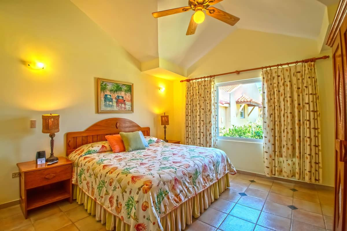 Deluxe Room, 1 King Bed, Ocean View | Premium bedding, in-room safe, individually decorated