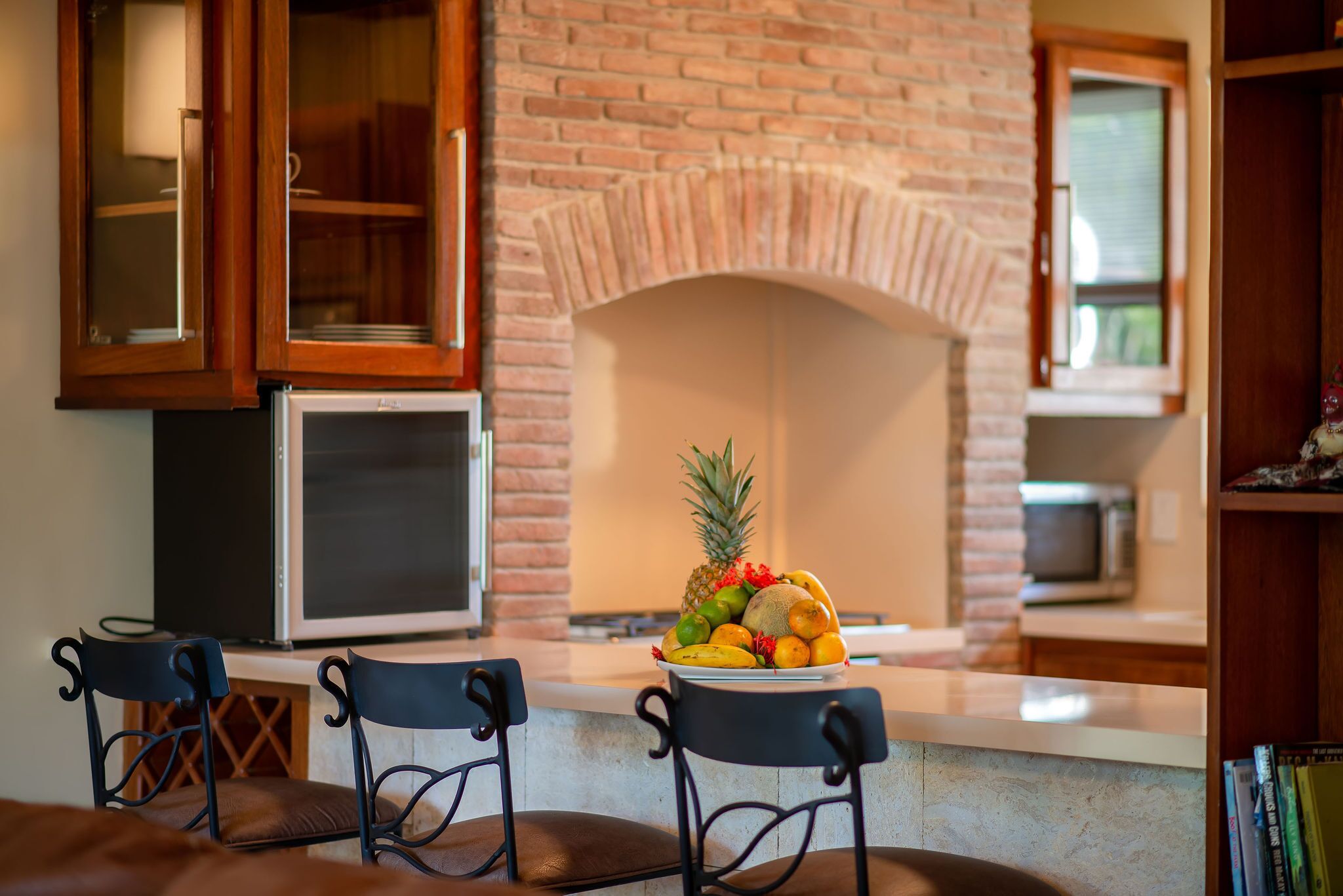 deluxe suite, 2 bedrooms, ocean view | living area